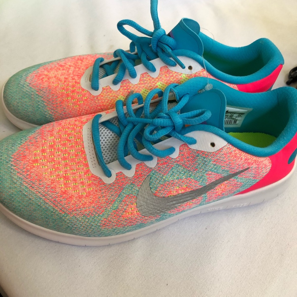 New nike free rn size 7y